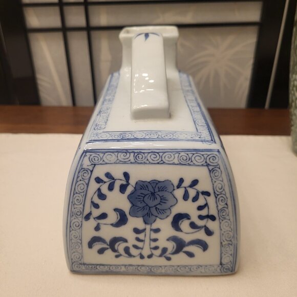 Chinese Blue & White Chamber Pot - Bed Urinal w/ Lotus Design - Picture 3 of 7